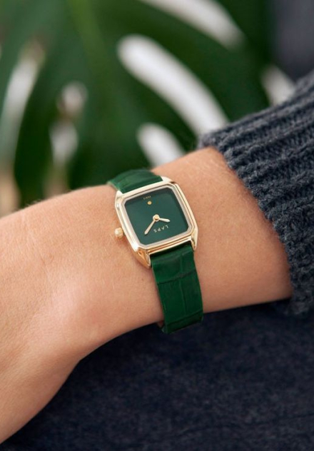 Minimalist quartz watch for women