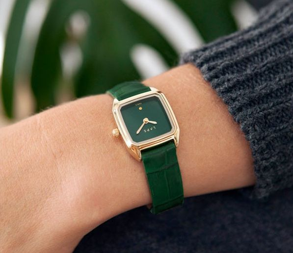 Minimalist quartz watch for women